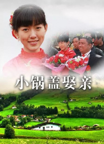 瀑布下的中年妇女